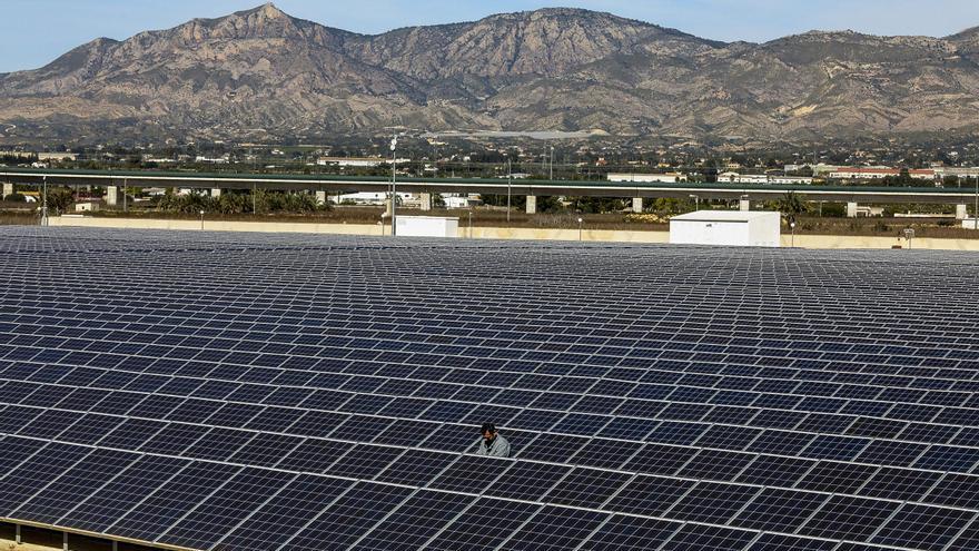 Enerhi pide el interés público para una planta solar de 25 millones en Llombai