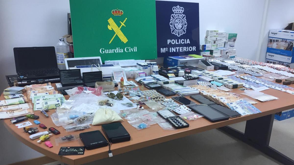 Efectos incautados en la operación &quot;Fleming-Botica&quot; de la Policía Nacional y Guardia Civil.