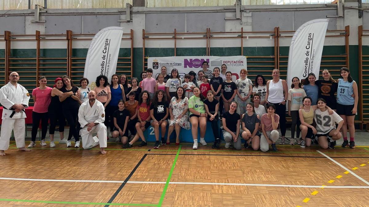 El Club Sares imparte un curso de defensa personal para mujeres