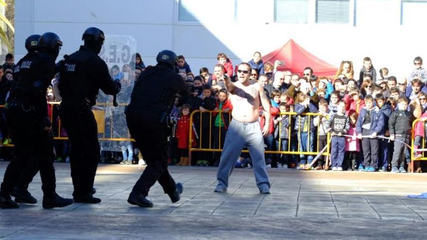 Espectacular muestra de salvamento de los Cuerpos de Seguridad y Emergencias