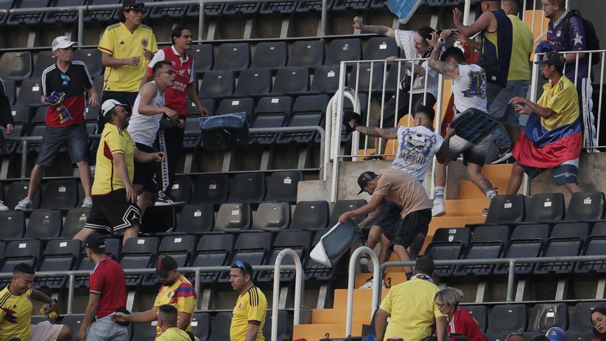 Pelea en las gradas de Mestalla durante el Colombia-Irak