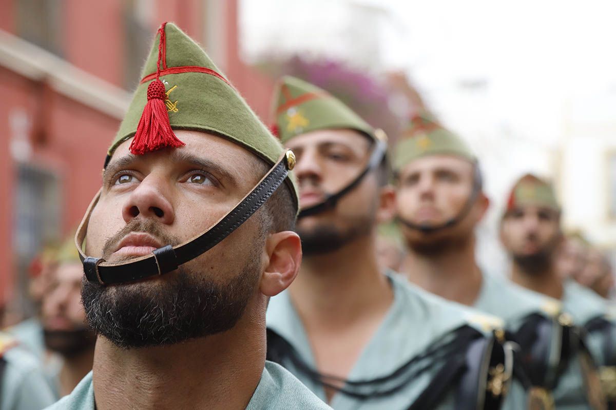 La Legión acompaña al Cristo de  La Caridad