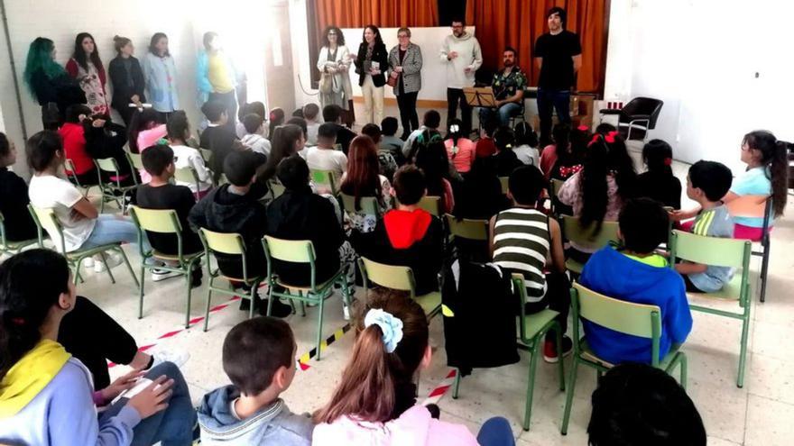 El cuentacuentos celebrado en el colegio Viñas.  | // FDV