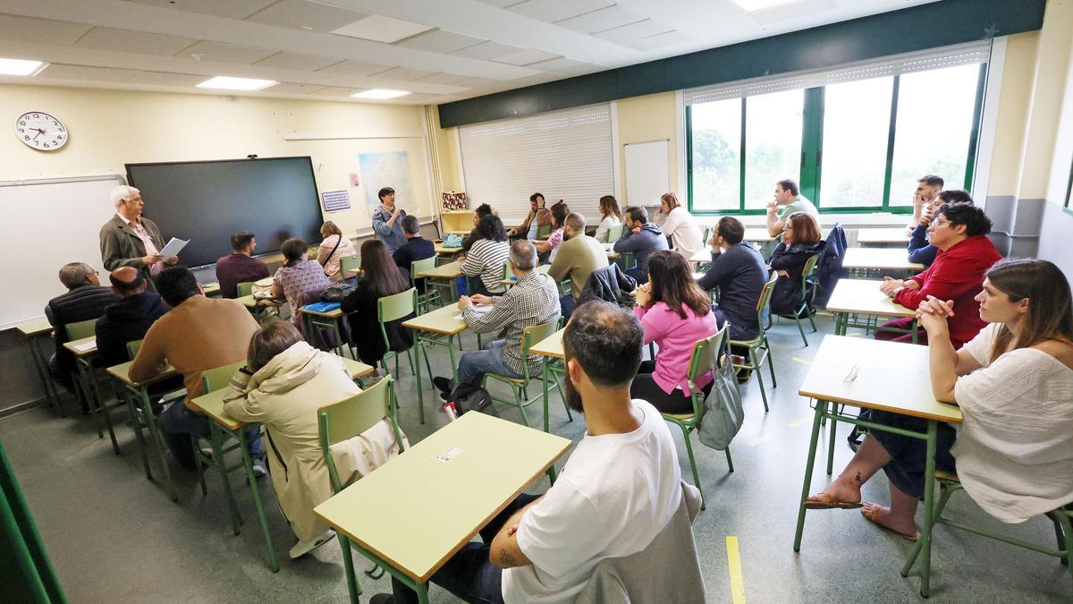 Docentes en un examen de oposición