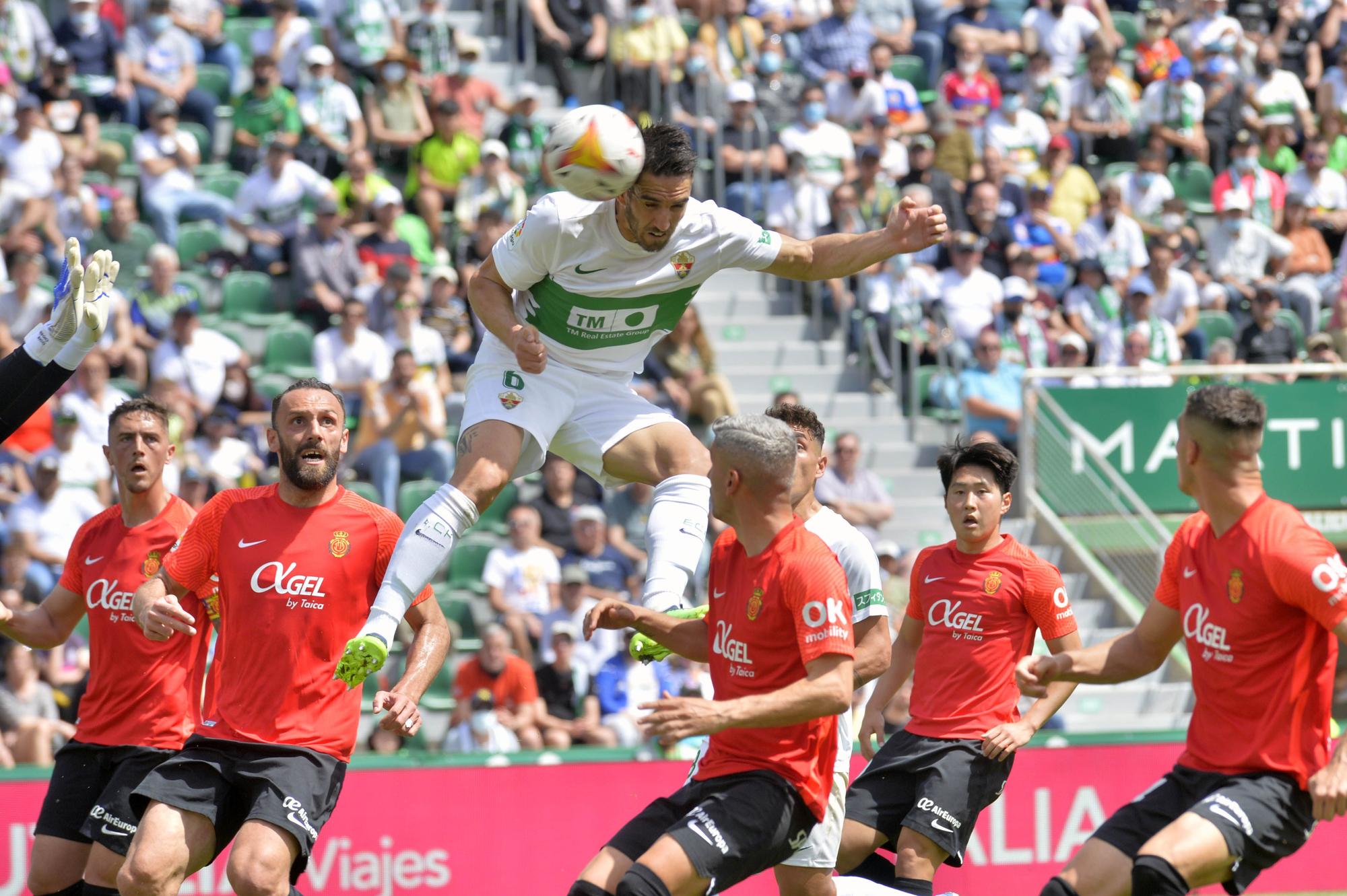 El Elche abraza la permanencia (3-0)