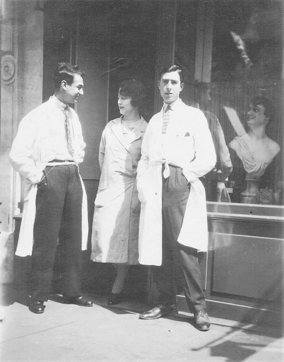 Pierre Gironell a París, el 1927, amb uns companys
