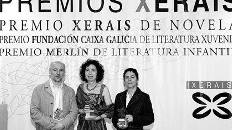 Manuel Lourenzo, Marilar Aleixandre e Mar Guerra, onte tras recibir o Premio Xerais.