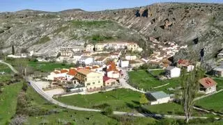 Paco, el alcalde y único habitante de una aldea en la que vive completamente solo: "He elegido quedarme aquí porque amo la naturaleza"