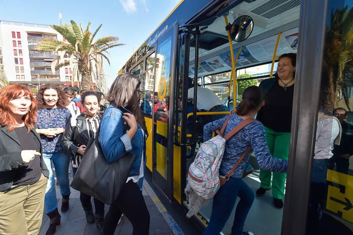 Exposición de igualdad a bordo de una guagua