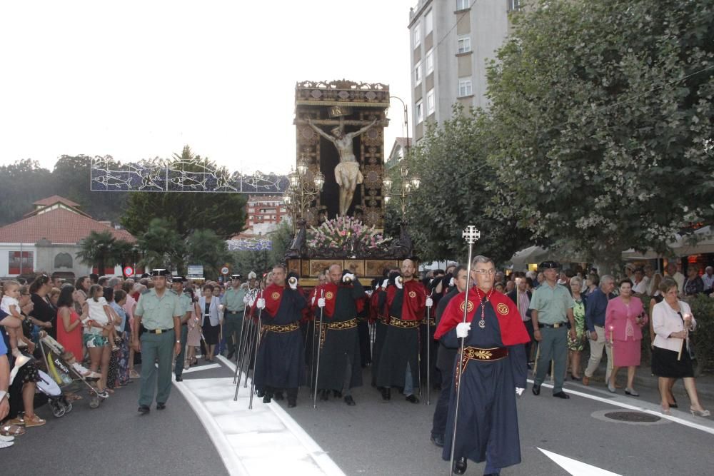 Un Cristo entre el fervor de la multitud. // Santos Álvarez