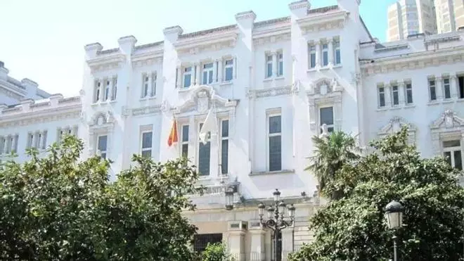 El TSXG absuelve a una médica del Hospital de A Coruña que había sido condenada por acceder a la historia clínica de una compañera