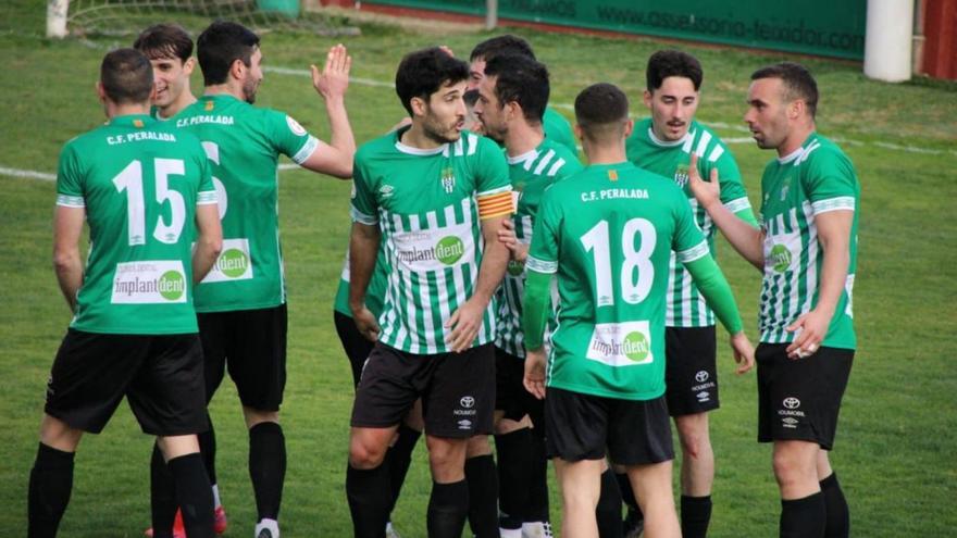 Els jugadors del Peralada, celebrant un dels gols contra la Grama, el diumenge passat. | CF PERALADA