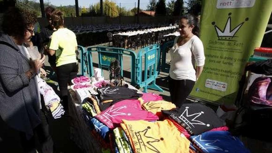 Venta de camisetas en la pasada edición de la jornada solidaria.