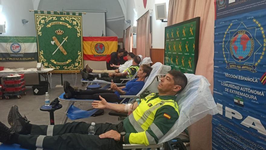 Badajoz responde al llamamiento urgente de sangre: éxito de la IX Maratón Policial con 65 donaciones en la Guardia Civil