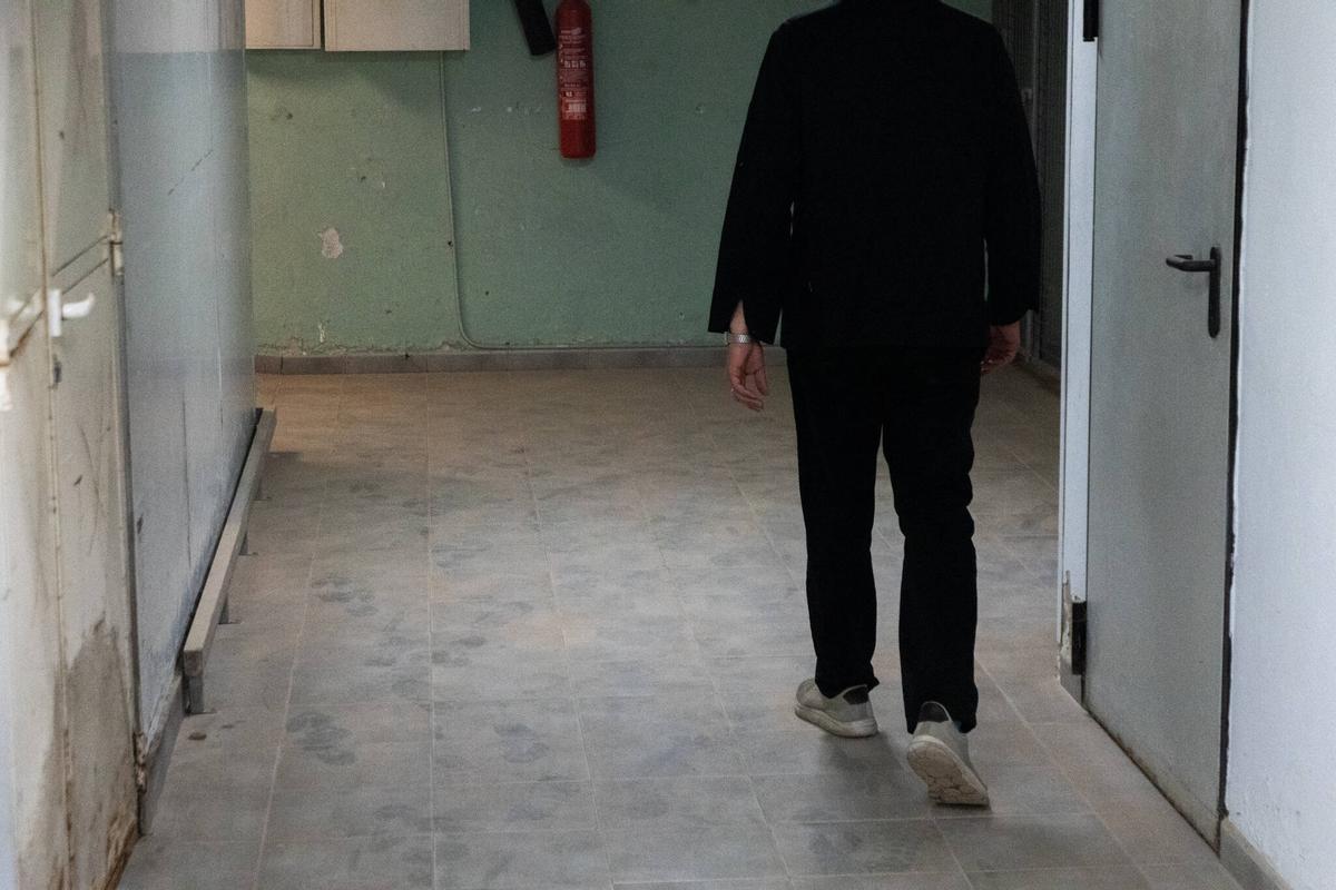 Marcas de pisadas en el polvo de la zona de cámaras subterráneas