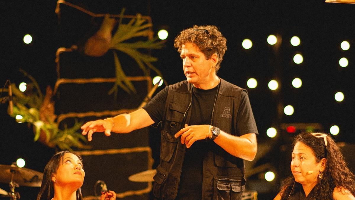 A Figueres, el director de televisió Alain García Finalé intenta reinventar-se mentre continua escrivint per a Cuba.