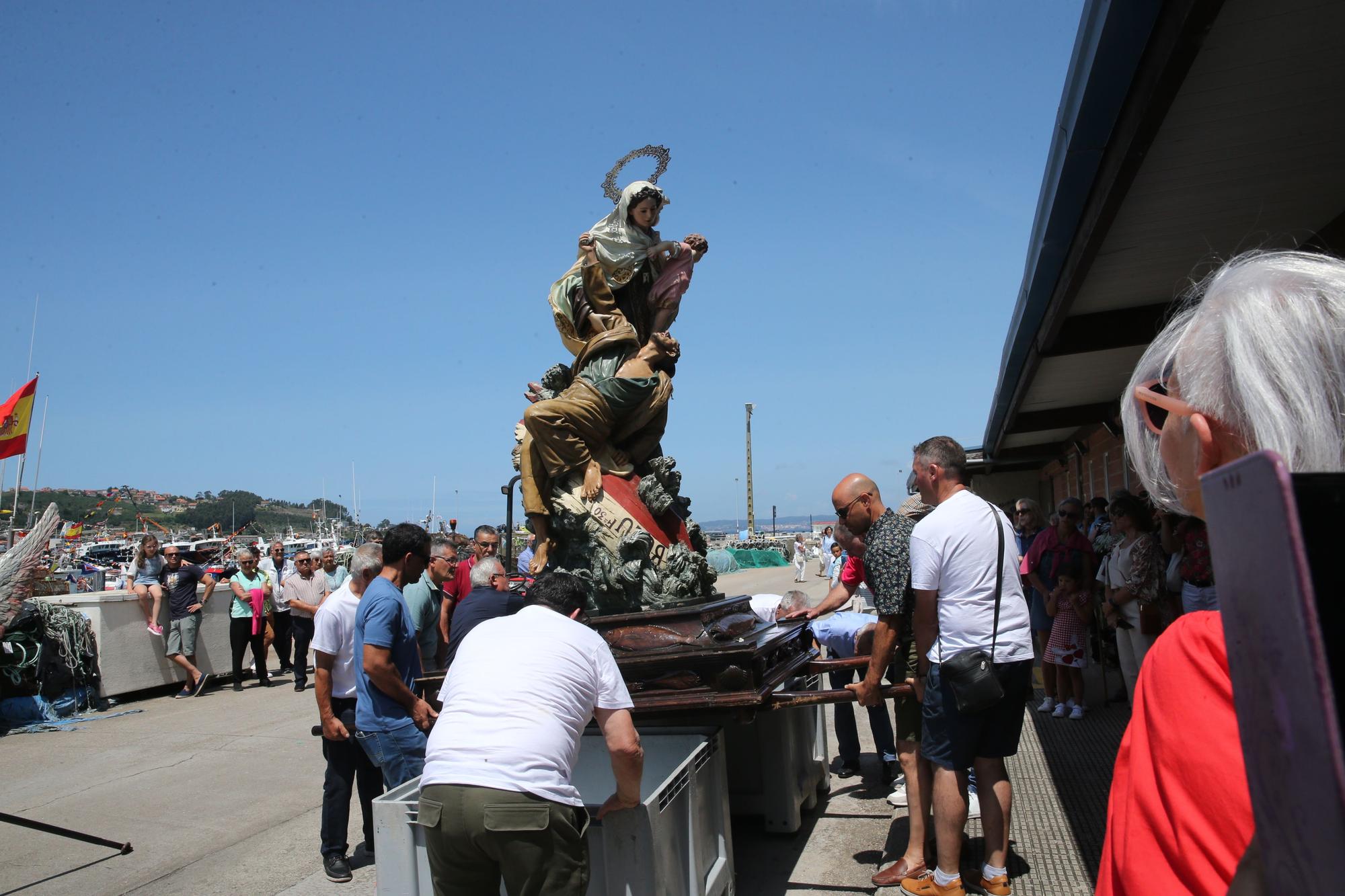 Bueu se echa a la mar por la Virgen del Carmen