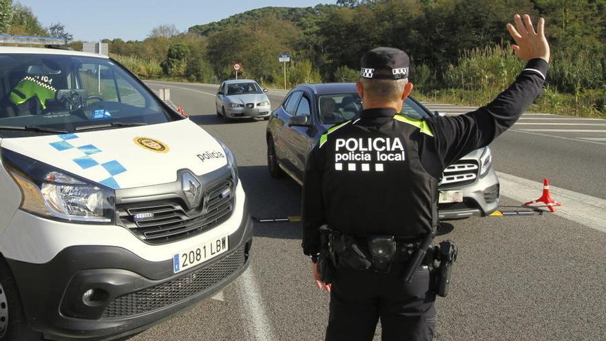 Un control de la Policia Local a la rotonda de l&#039;hospital comarcal -