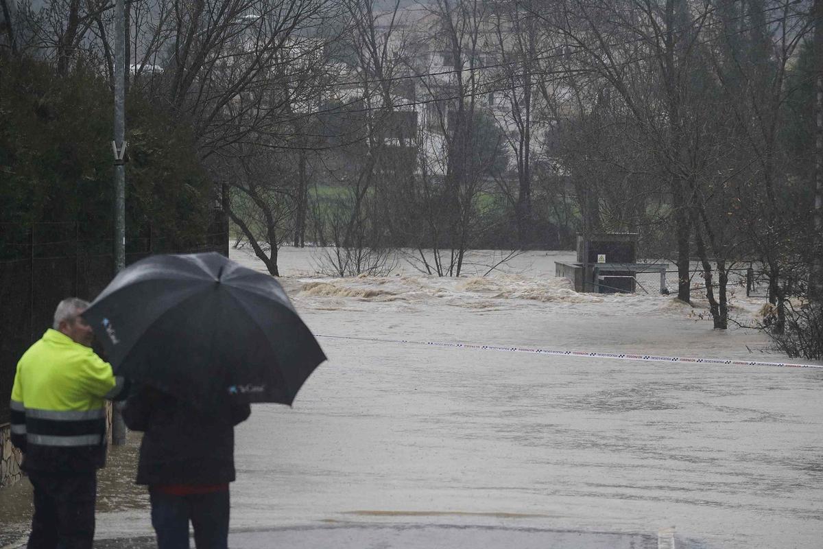 Les imatges de l'Onyar i el Ter plens d'aigua