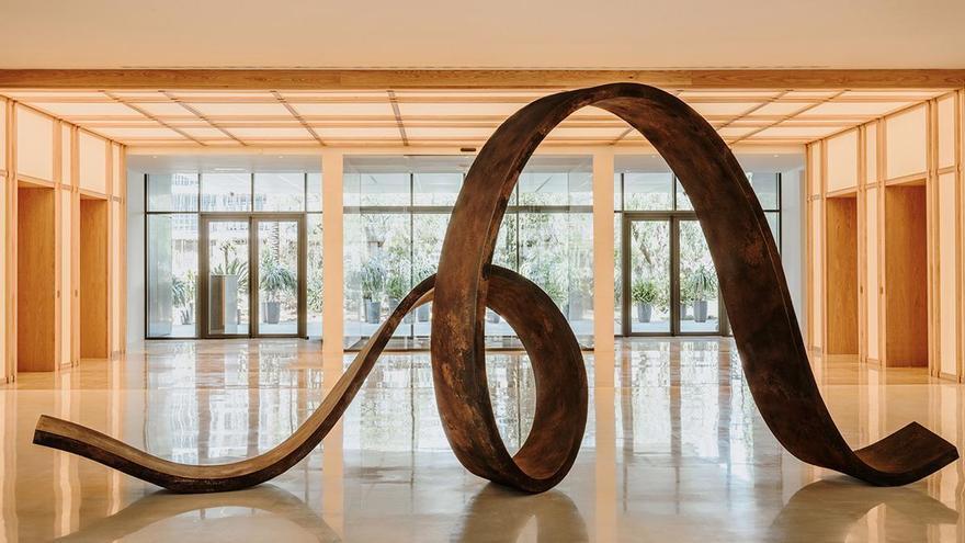 Relájate en el oasis bañado de arte de Ibiza Gran Hotel, la Escapada perfecta de primavera