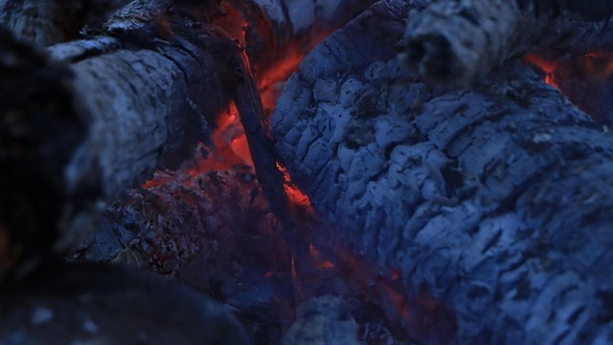 Cómo limpiar el cristal de la chimenea y evitar que se ennegrezca con estos sencillos pasos.