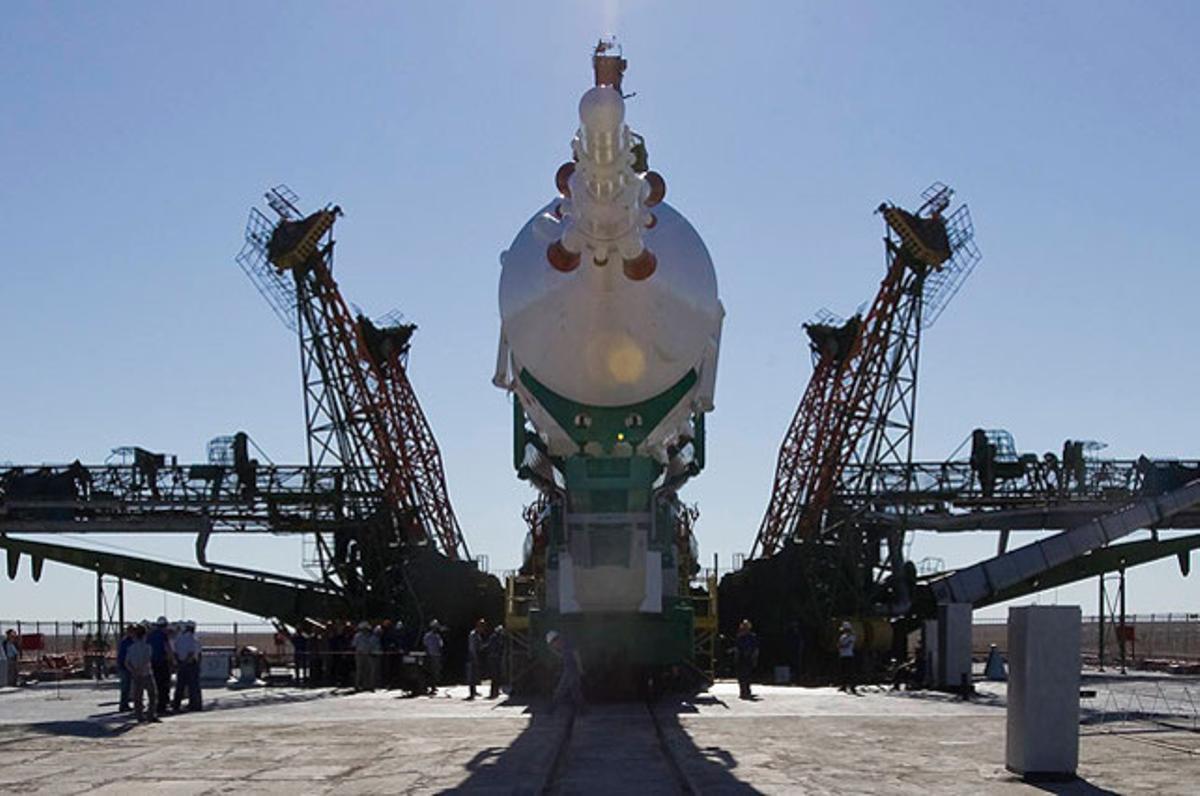 El nau espacial ’Soiuz TMA-05M’, a la plataforma de llançament, al cosmòdrom de Baikonur (Kazakhstan), preparada per volar cap a l’Estació Espacial Internacional, el 15 de juliol.