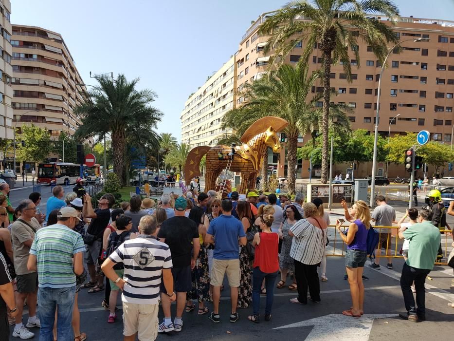 Un momento del acto de la cremà de la hoguera del Psiquiátrico.