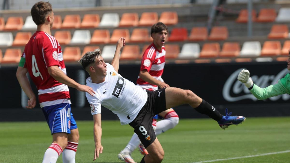 Entrada al campo del Juvenil del Valencia CF en la Copa de Campeones