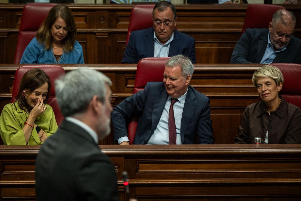 Pleno del Parlamento de Canarias Preguntas de control al presidente Fernando Clavijo sobre la crisis sanitaria del MV Hondius. Al resto de consejeros se les preguntará y comparecerán para abordar otros asuntos.