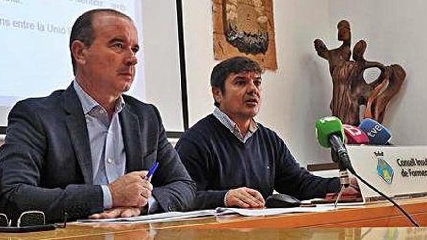 Jaume Ferrer y Bartomeu Escandell en la presentación de las cuentas insulares de 2019.