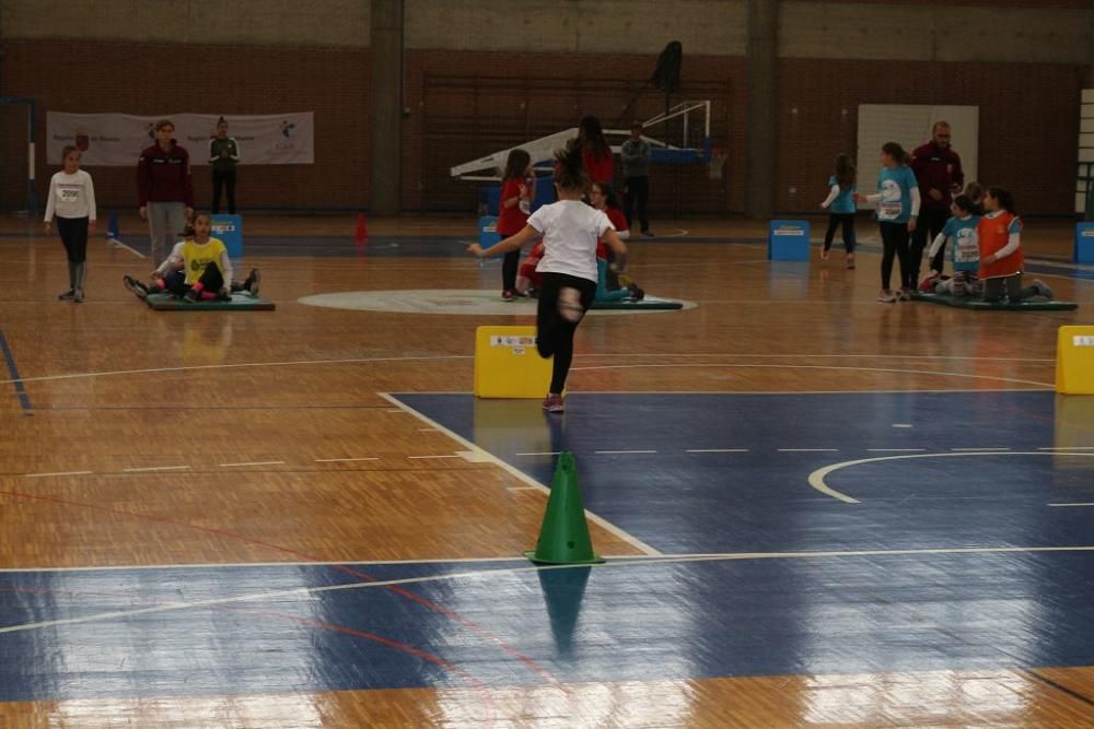 Jugando al atletismo en Alcantarilla