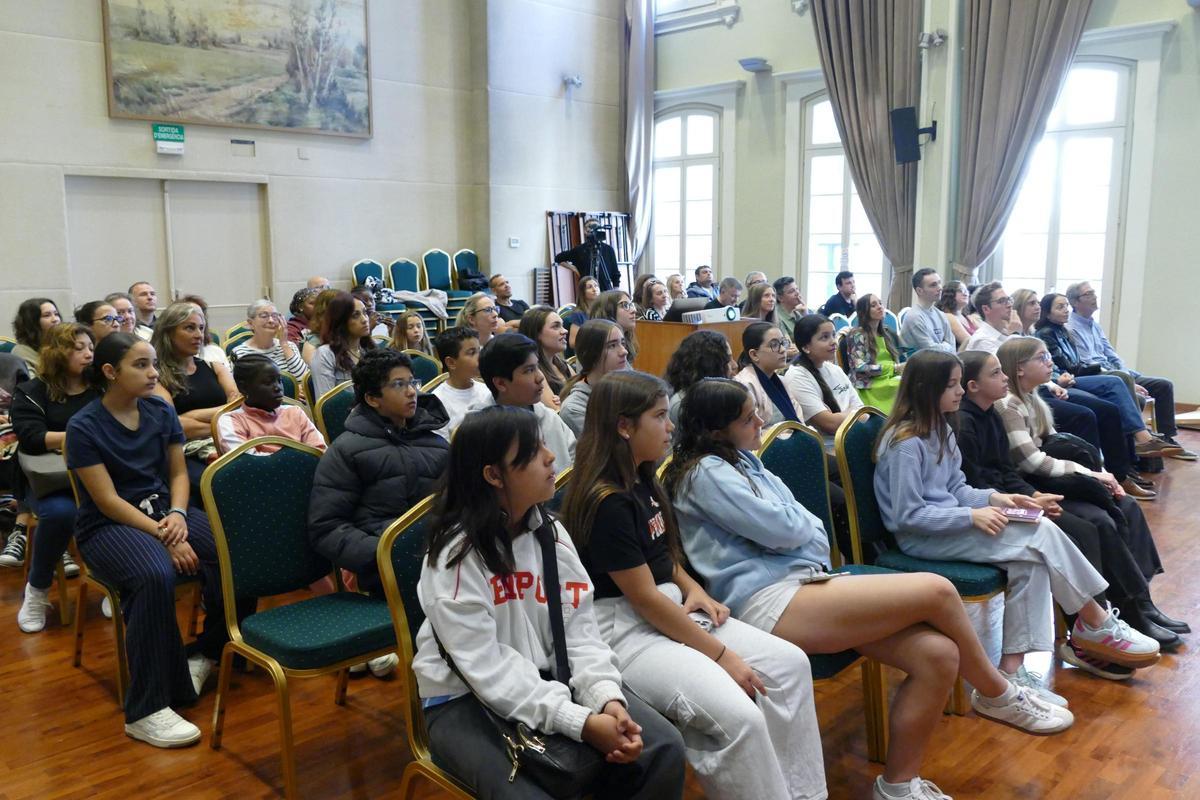 EN IMATGES | El Consell Ciutadà d’Infants de Figueres presenta un àlbum il•lustrat que recull els seus primers 10 anys de vida