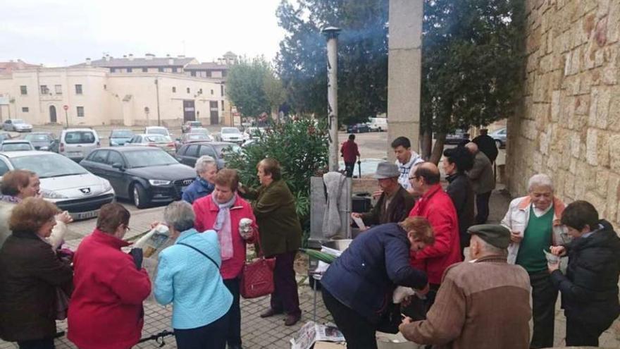 Usuarios del Hogar de Mayores celebran el magosto