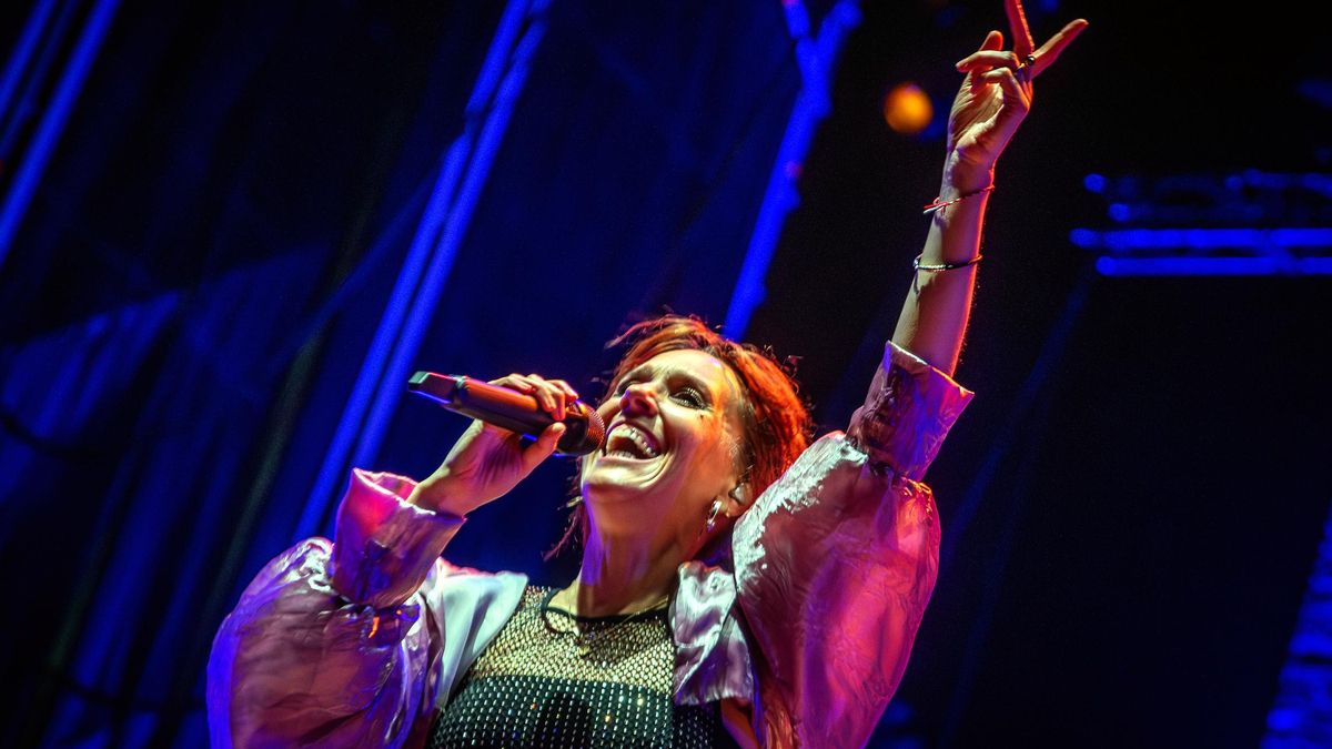 La cantant ZAZ durant el concert al festival Sons del Món.