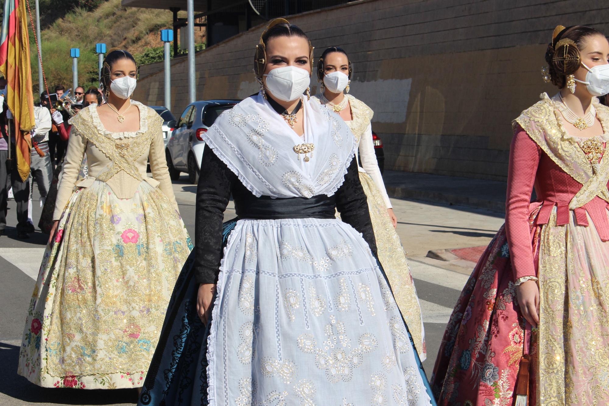 Carmen, Nerea y las cortes acompañan a las fallas de Quart y Xirivella en la procesión de la Senyera