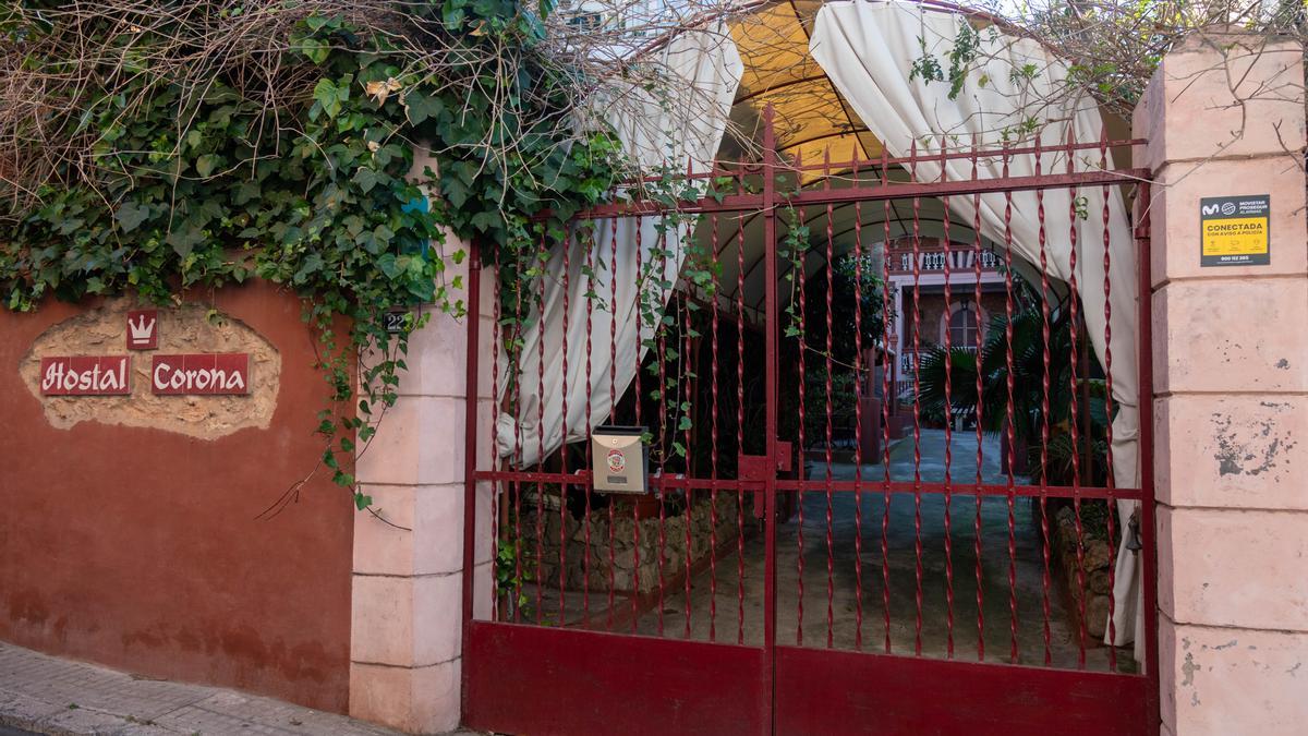 El hostal Corona, en el corazón de El Terreno.