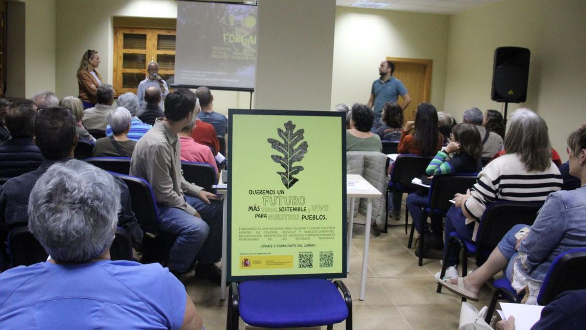 Distintos momento de la presentación de proyecto Forgarero en Robleda a cargo de Olga González Barroso y Diego Rodríguez Gutiérrez.