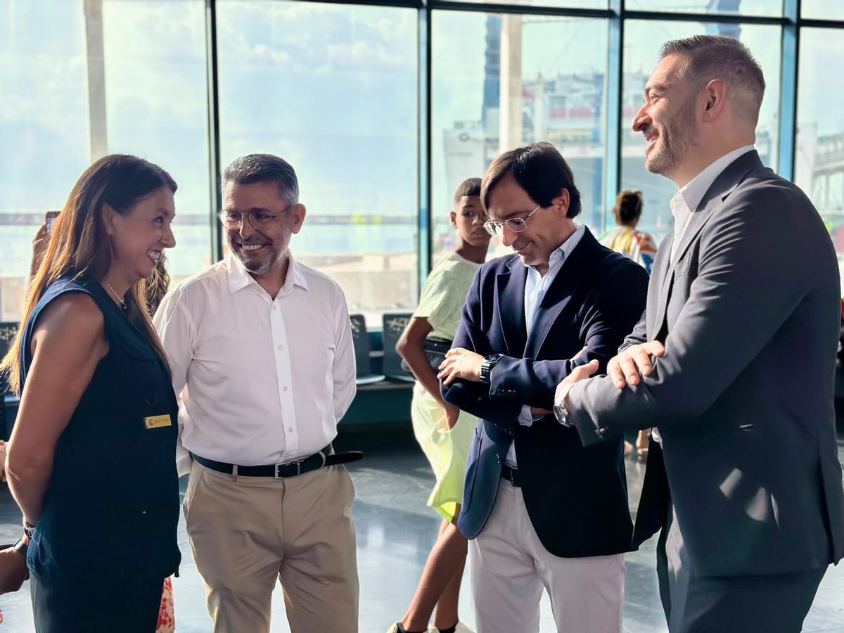 Un momento de la visita del subdelegado del Gobierno.