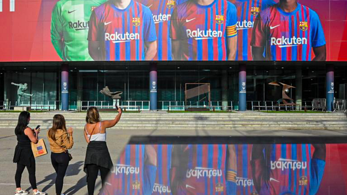 El nuevo mural del Barça en el Camp Nou con Busquets, Piqué, Ansu Fati, Pedri, De Jong y Ter Stegen.