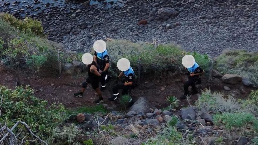 Se lanza al mar para huir de la Policía en Punta del Hidalgo