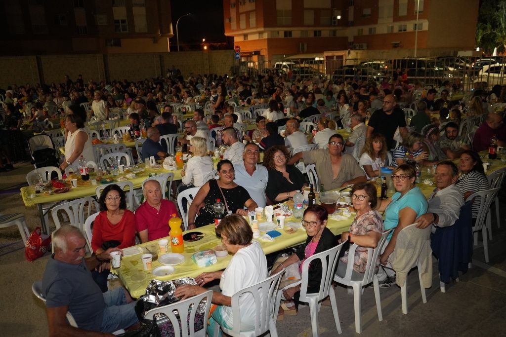 Búscate en las cenas populares en barrios Vila-real de este sábado