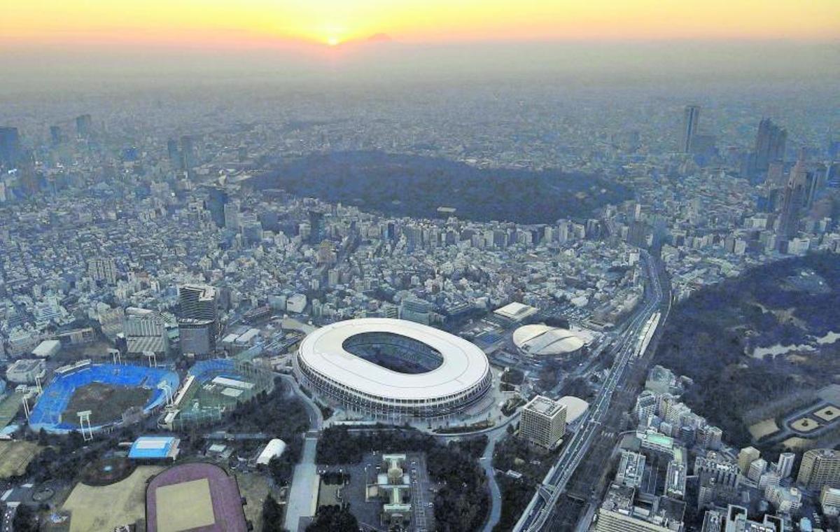 Imagen de la ciudad de Tokio con el estadio olímpico en el primer plano. | REUTERS