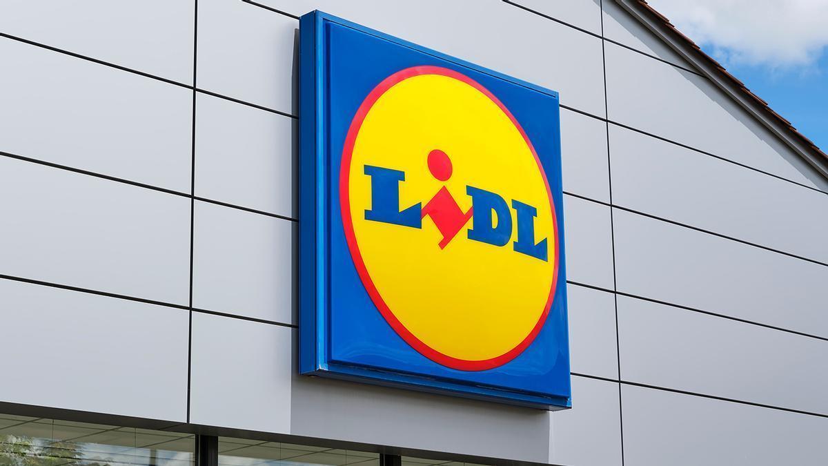 Mañana se esperan colas kilométricas en Lidl para conseguir el set de bastones plegables para marcha nórdica más baratos del mercado: por solo 14,99 euros y de aluminio