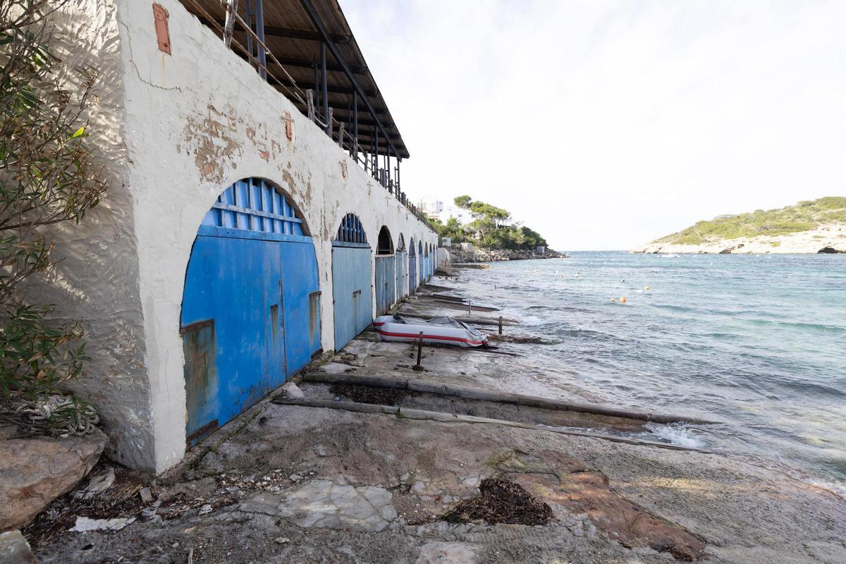 Imágenes de las casetas varadero en el puerto de Portinatx Imágenes de las casetas varadero en el puerto de Portinatx