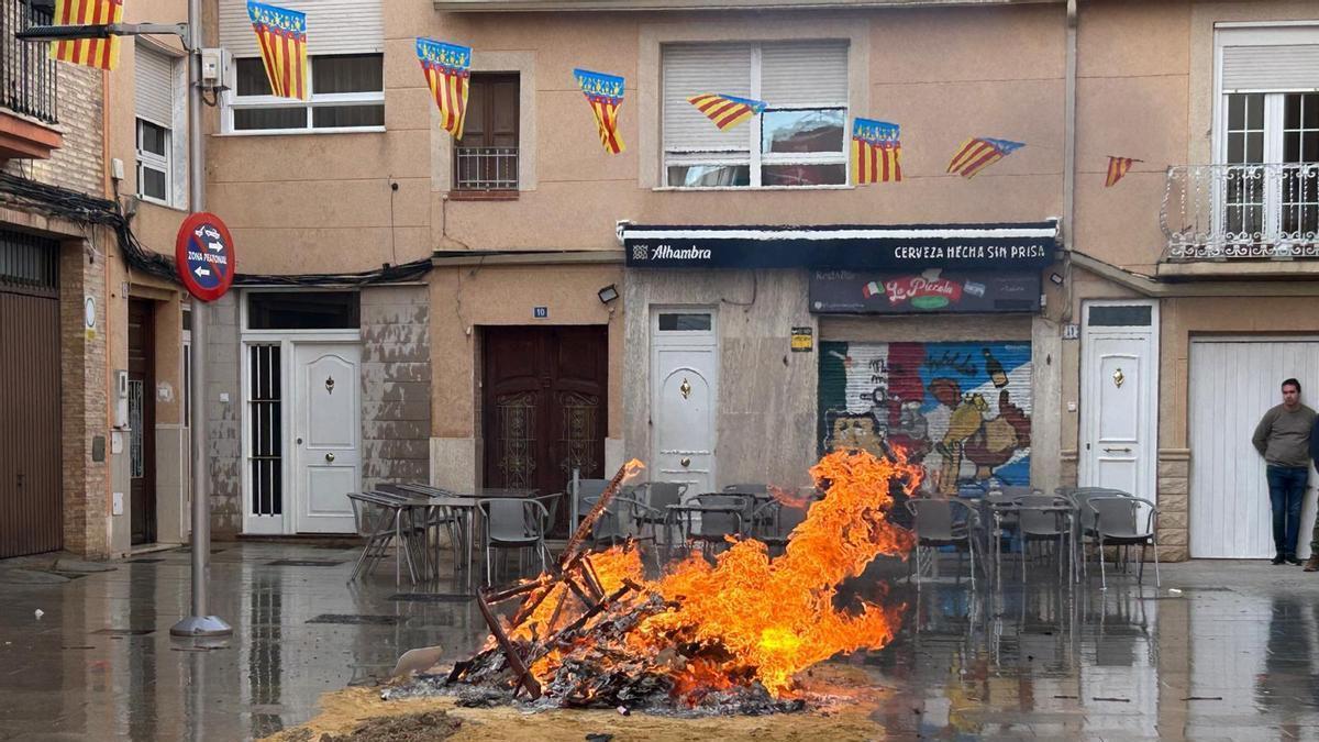 Cremà de la falla de la asociación Artic en Torrent.