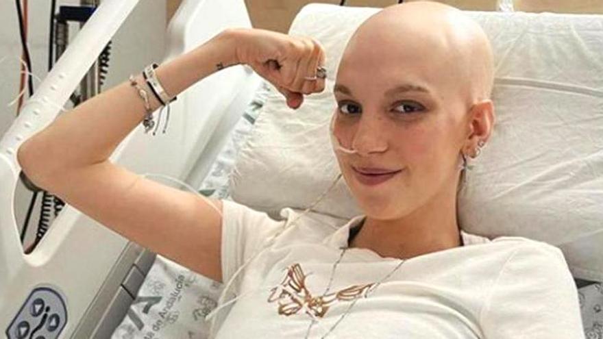 Elena Huelva, la joven “influencer” que enseñó a convivir con el sarcoma de Ewing.