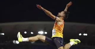 Eusebio Cáceres acaba séptimo en la final de salto de longitud