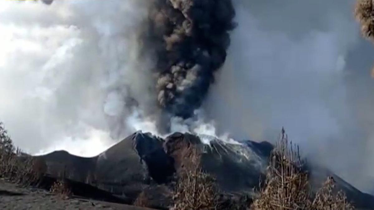 El volcán sigue mostrando fiereza en pulsos intermitentes