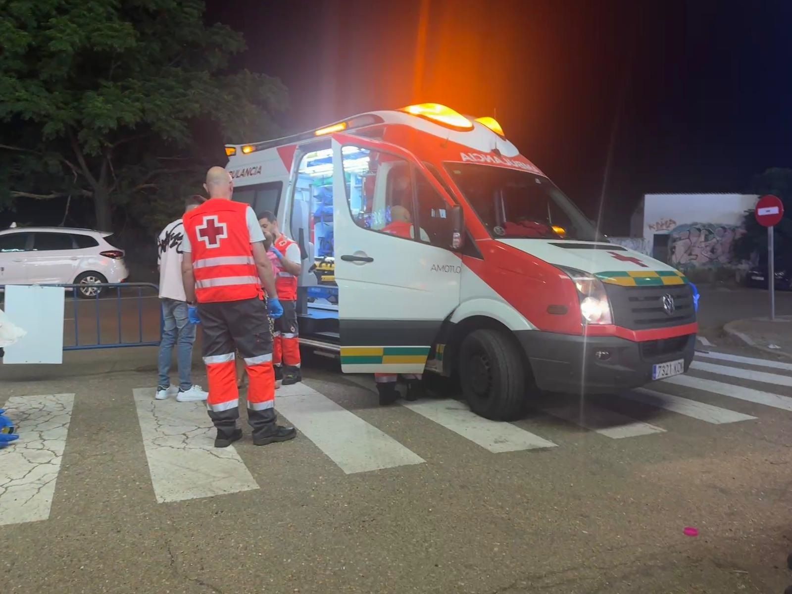 Una ambulancia de Cruz Roja en el recinto ferial de Badajoz.
