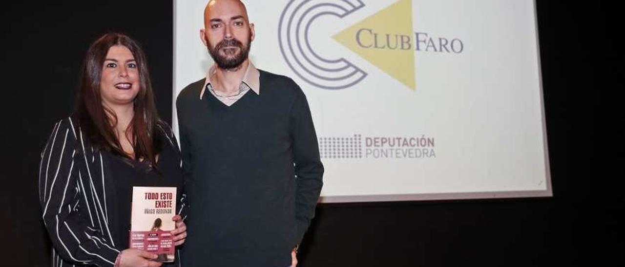 Íñigo Redondo y Guada Guerra, minutos antes de comenzar la ponencia. // José Lores